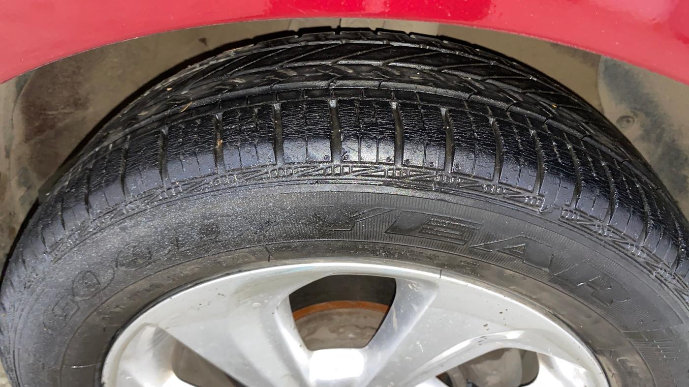 2017 Hyundai Xcent SX 1.2, CNG, Manual, 28,158 km, Right Front Tyre Tread