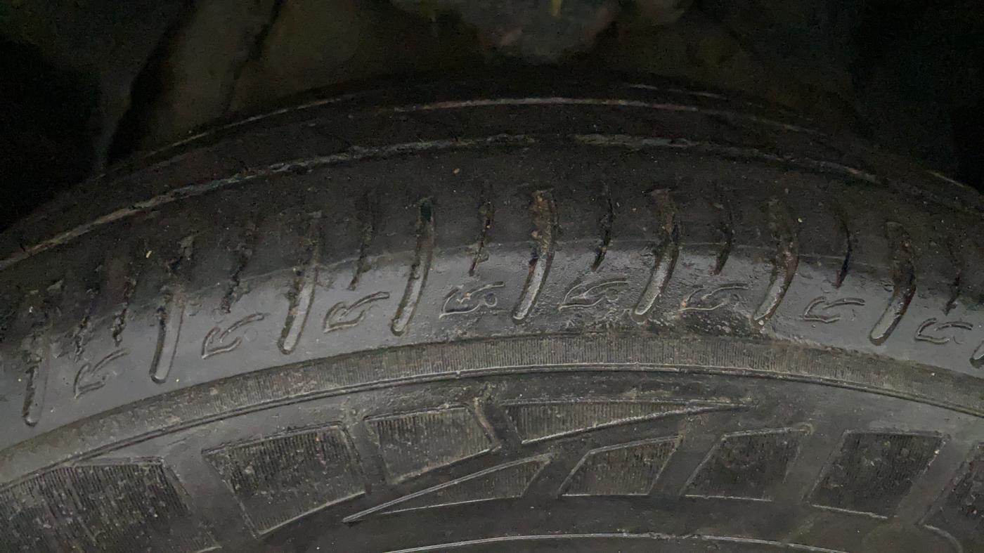 2022 Mahindra XUV300 W6 1.5 Diesel, Diesel, Manual, 45,133 km, Left Front Tyre Tread