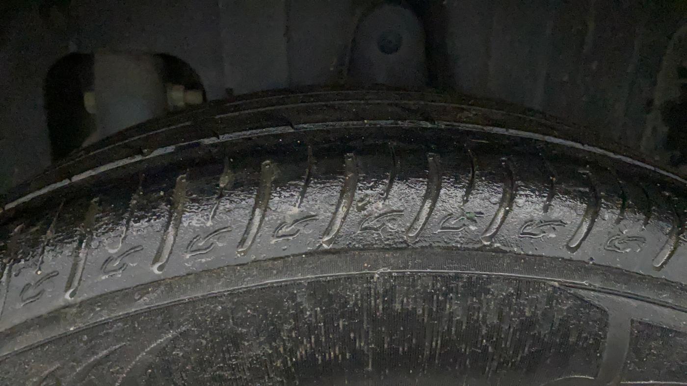2022 Mahindra XUV300 W6 1.5 Diesel, Diesel, Manual, 45,133 km, Left Rear Tyre Tread