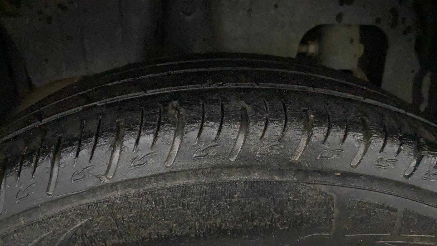 2022 Mahindra XUV300 W6 1.5 Diesel, Diesel, Manual, 45,133 km, Right Rear Tyre Tread