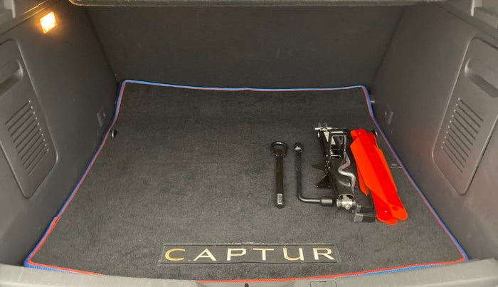 2018 Renault Captur 1.5 PLATINE DIESEL, Diesel, Manual, 56,761 km, Boot Inside