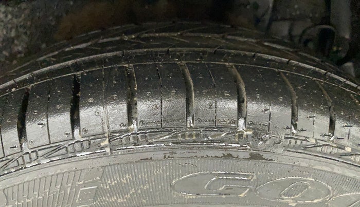 2014 Hyundai Xcent SX 1.2 (O), Petrol, Manual, 43,648 km, Left Rear Tyre Tread