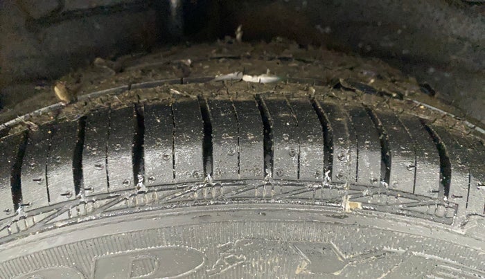 2014 Hyundai Xcent SX 1.2 (O), Petrol, Manual, 43,648 km, Right Rear Tyre Tread