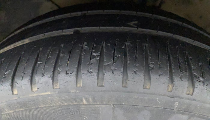 2016 Hyundai Elite i20 SPORTZ 1.2, Petrol, Manual, 94,468 km, Left Front Tyre Tread