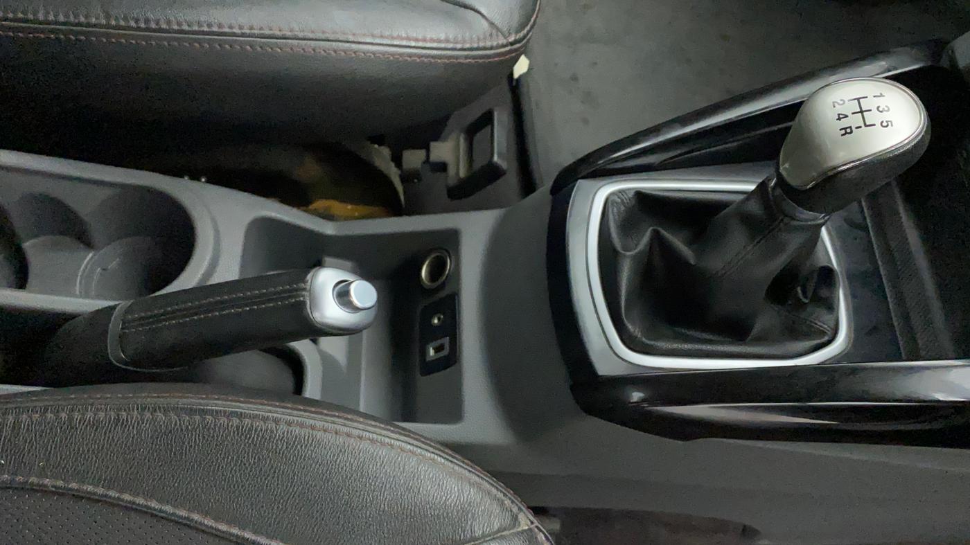 2016 Ford Ecosport TITANIUM+ 1.0L ECOBOOST, Petrol, Manual, 50,578 km, Gear Lever