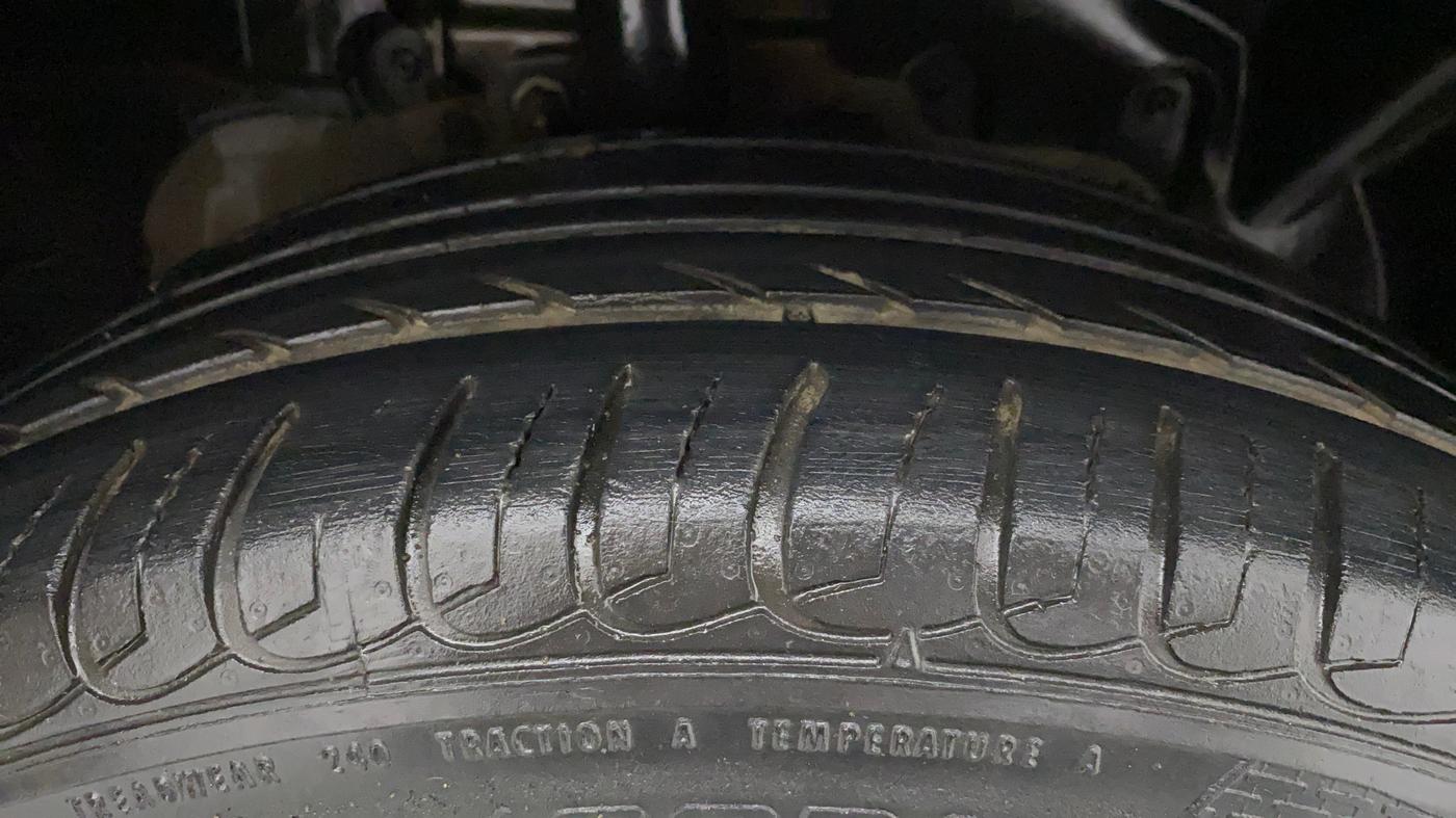 2016 Ford Ecosport TITANIUM+ 1.0L ECOBOOST, Petrol, Manual, 50,578 km, Right Front Tyre Tread