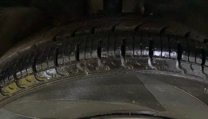 2019 Renault Kwid RXT 1.0 (O), Petrol, Manual, 42,088 km, Right Front Tyre Tread