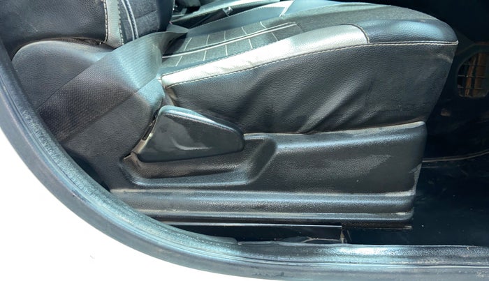 2019 Renault Kwid RXT 1.0 (O), Petrol, Manual, 42,088 km, Driver Side Adjustment Panel