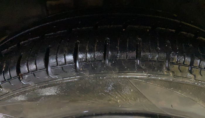 2019 Renault Kwid RXT 1.0 (O), Petrol, Manual, 42,088 km, Left Front Tyre Tread