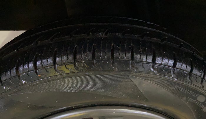 2019 Renault Kwid RXT 1.0 (O), Petrol, Manual, 42,088 km, Right Rear Tyre Tread