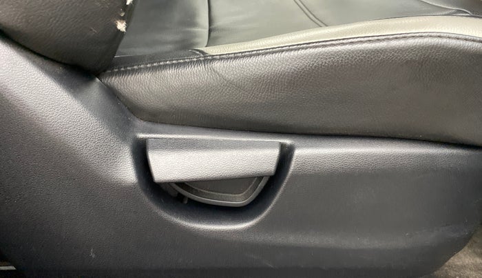 2018 Hyundai NEW SANTRO SPORTZ 1.1, Petrol, Manual, 30,828 km, Driver Side Adjustment Panel