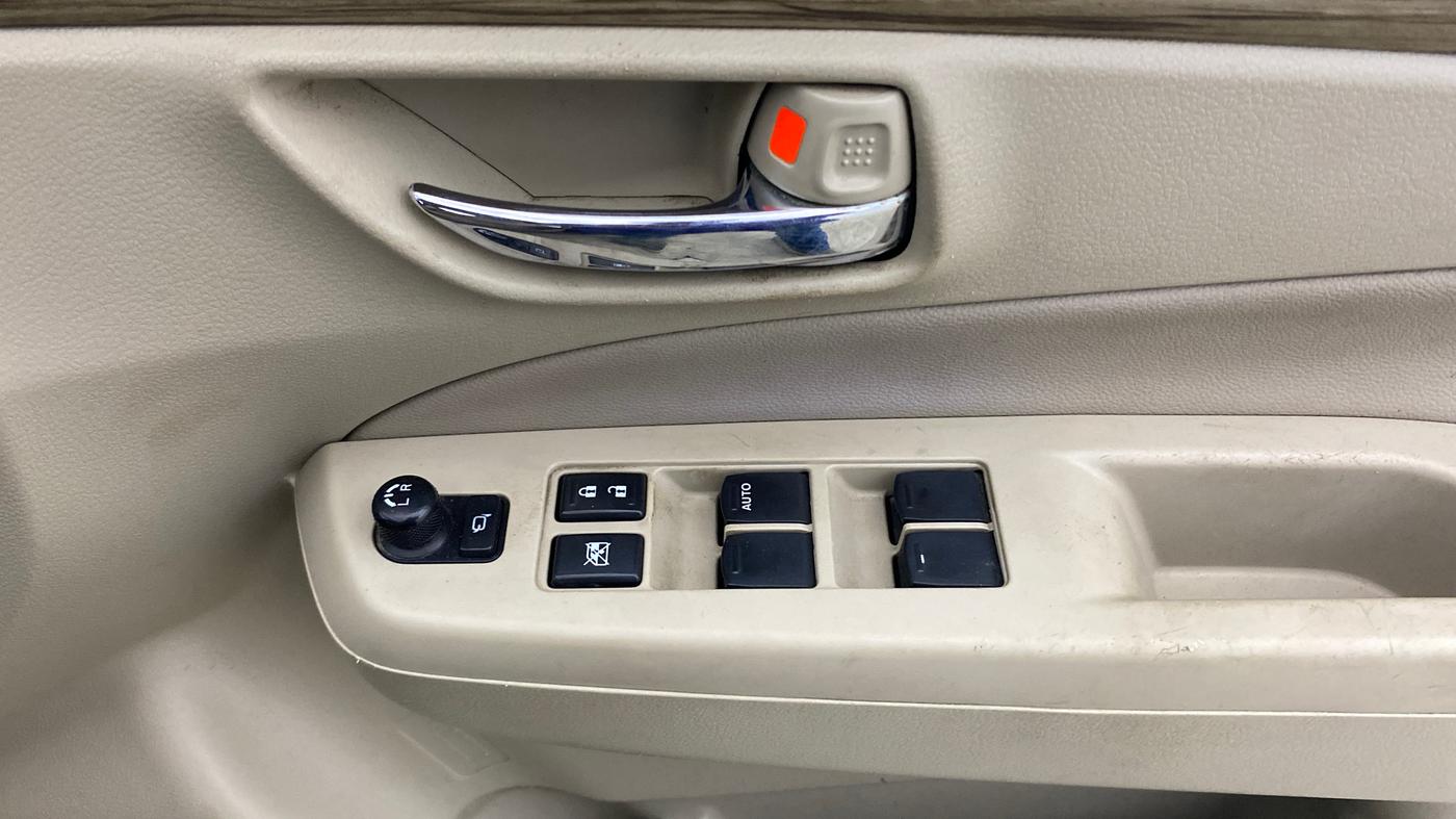 2019 Maruti Ciaz ALPHA  AT 1.5 SHVS PETROL, Petrol, Automatic, 91,080 km, Driver Side Door Panels Control