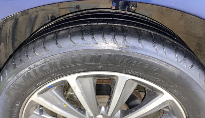 2019 Maruti Ciaz ALPHA  AT 1.5 SHVS PETROL, Petrol, Automatic, 91,080 km, Left Front Tyre Tread