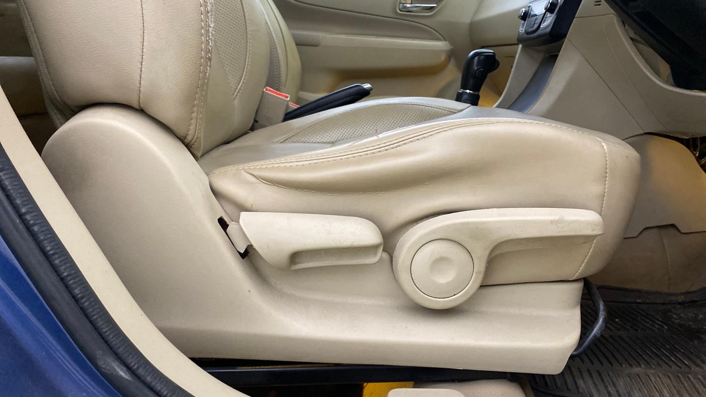 2019 Maruti Ciaz ALPHA  AT 1.5 SHVS PETROL, Petrol, Automatic, 91,080 km, Driver Side Adjustment Panel