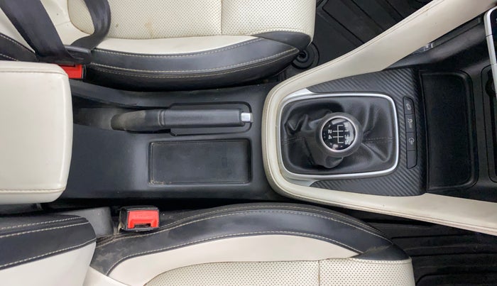 2022 MG ASTOR SHARP 1.5 MT, Petrol, Manual, 34,052 km, Gear Lever