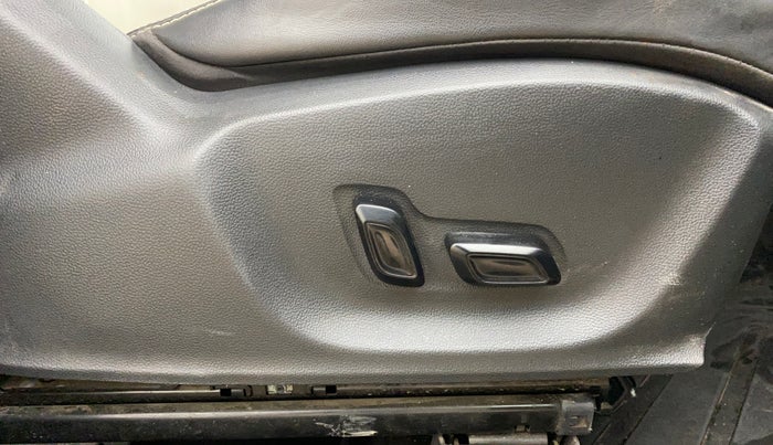 2022 MG ASTOR SHARP 1.5 MT, Petrol, Manual, 34,052 km, Driver Side Adjustment Panel