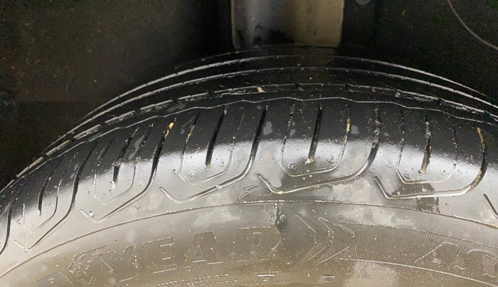 2022 MG ASTOR SHARP 1.5 MT, Petrol, Manual, 34,052 km, Right Rear Tyre Tread