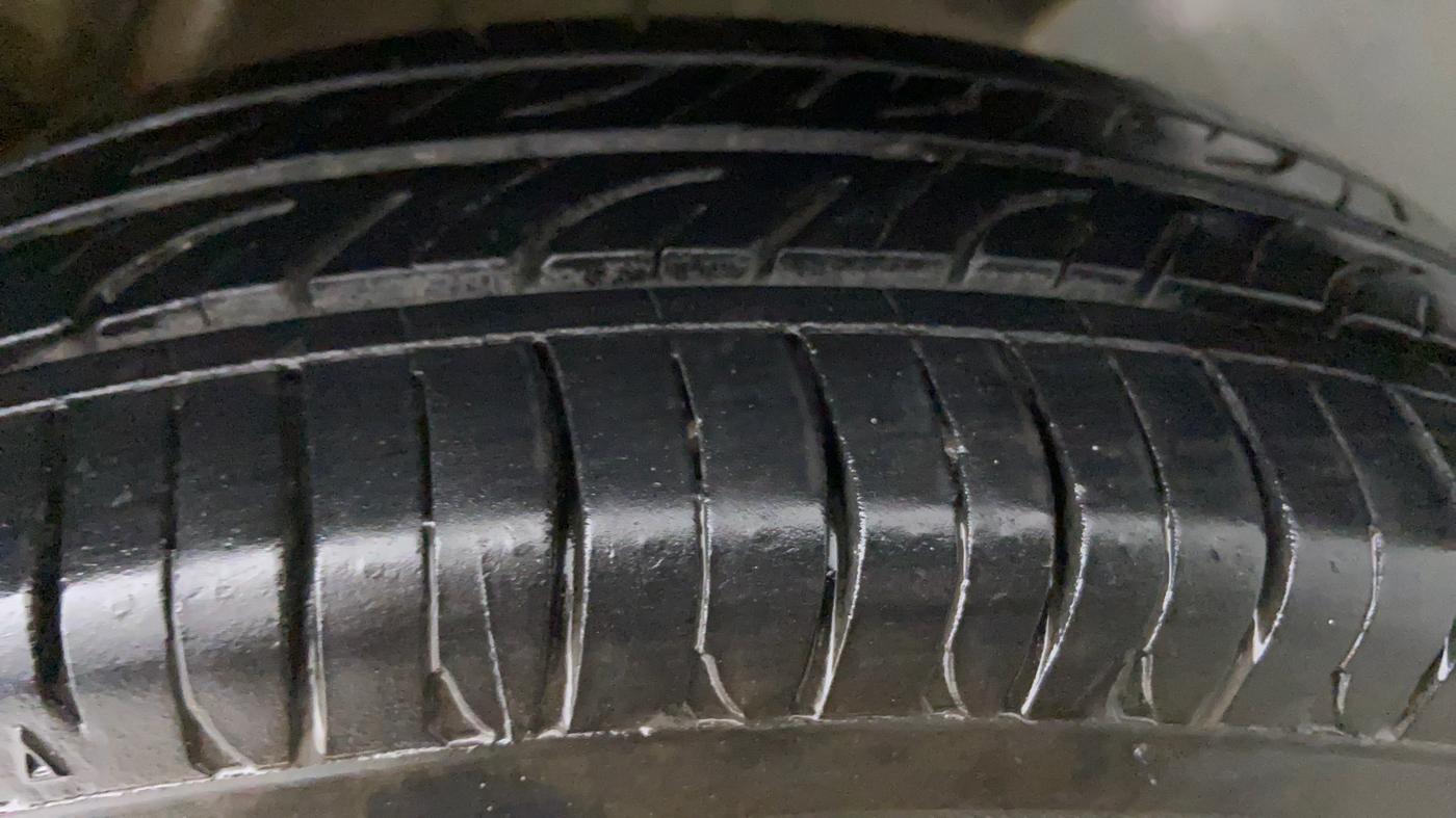 2015 Maruti Wagon R 1.0 LXI CNG, CNG, Manual, 81,322 km, Left Rear Tyre Tread