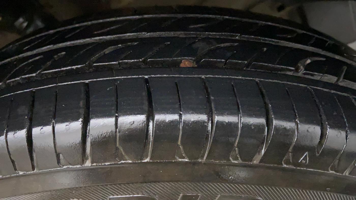 2015 Maruti Wagon R 1.0 LXI CNG, CNG, Manual, 81,322 km, Left Front Tyre Tread