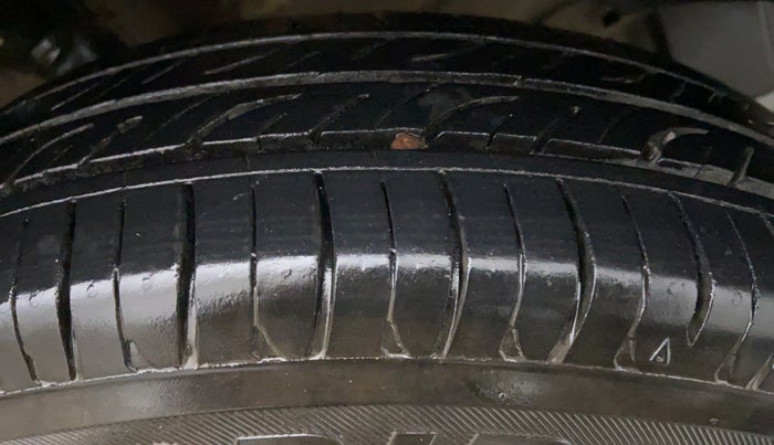 2015 Maruti Wagon R 1.0 LXI CNG, CNG, Manual, 81,322 km, Left Front Tyre Tread
