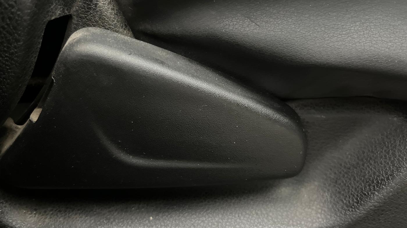 2018 Renault Kwid RXL 1.0 AMT, CNG, Automatic, 64,078 km, Driver Side Adjustment Panel