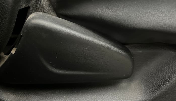 2018 Renault Kwid RXL 1.0 AMT, CNG, Automatic, 64,078 km, Driver Side Adjustment Panel