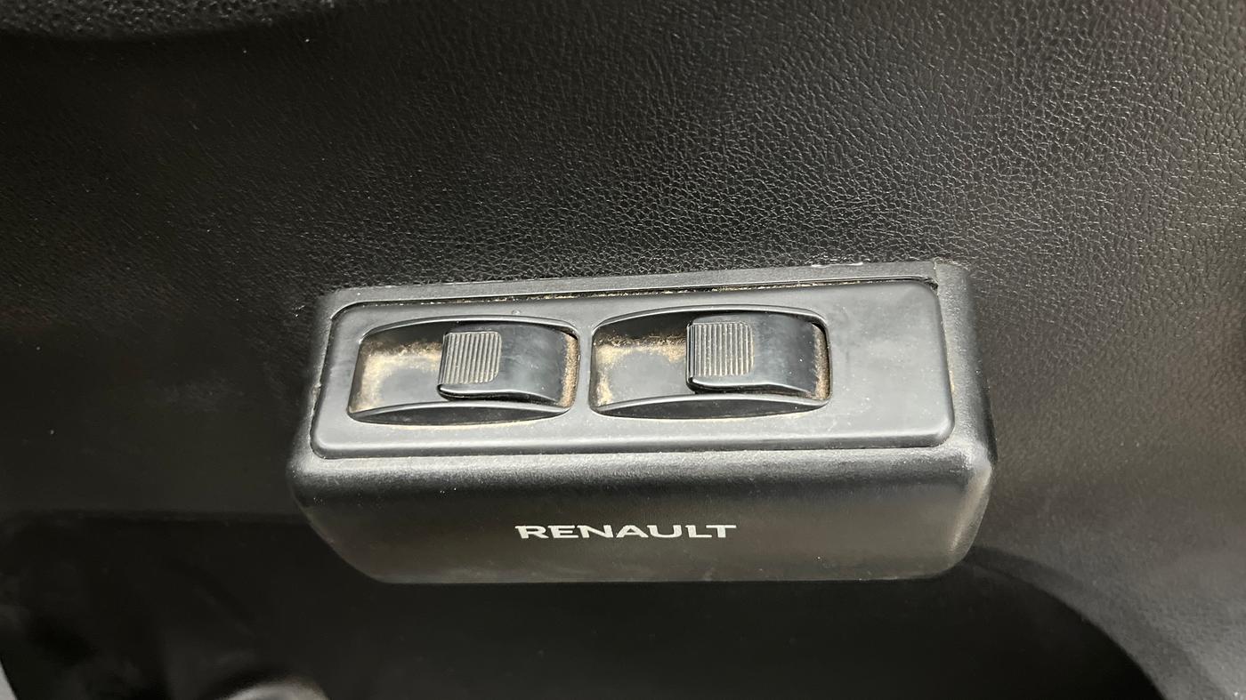 2018 Renault Kwid RXL 1.0 AMT, CNG, Automatic, 64,078 km, Driver Side Door Panels Control