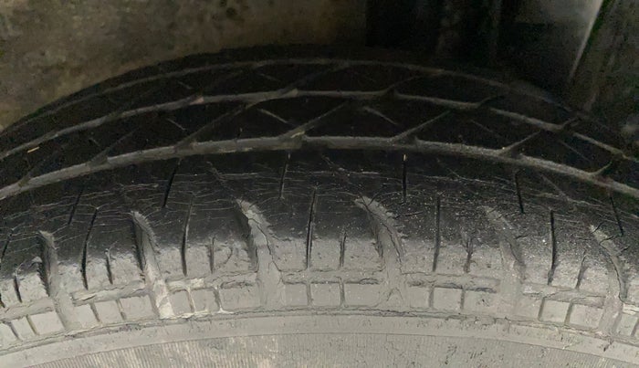 2014 Maruti Ritz VXI, Petrol, Manual, 57,273 km, Left Rear Tyre Tread