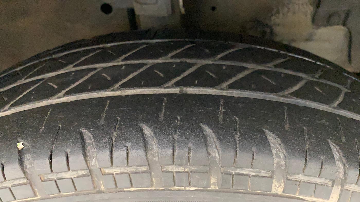 2013 Maruti Swift Dzire VXI, Petrol, Manual, 1,22,713 km, Right Front Tyre Tread