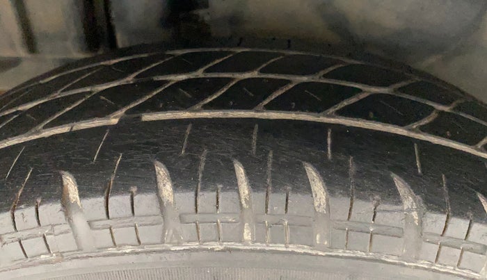2013 Maruti Swift Dzire VXI, Petrol, Manual, 1,22,713 km, Right Rear Tyre Tread