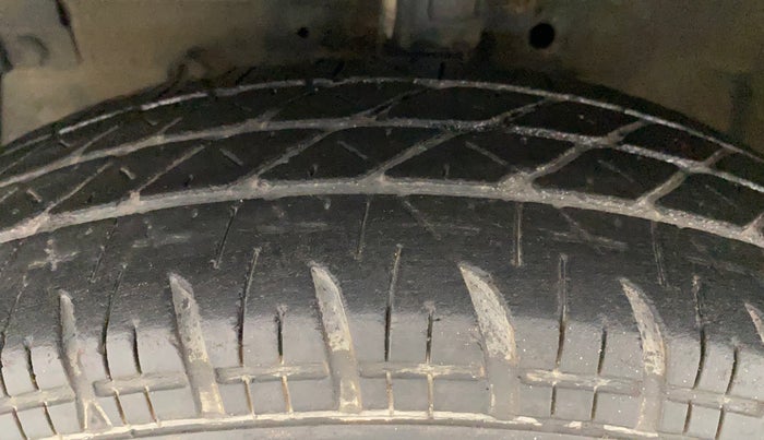 2013 Maruti Swift Dzire VXI, Petrol, Manual, 1,22,713 km, Left Front Tyre Tread