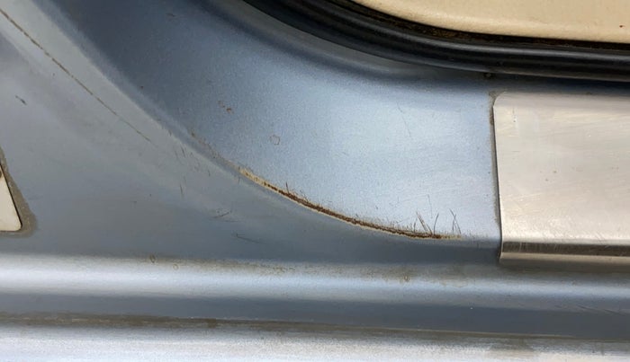 2013 Maruti Swift Dzire VXI, Petrol, Manual, 1,22,713 km, Right running board - Minor scratches