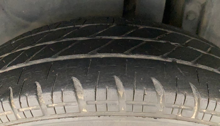 2013 Maruti Swift Dzire VXI, Petrol, Manual, 1,22,713 km, Left Rear Tyre Tread