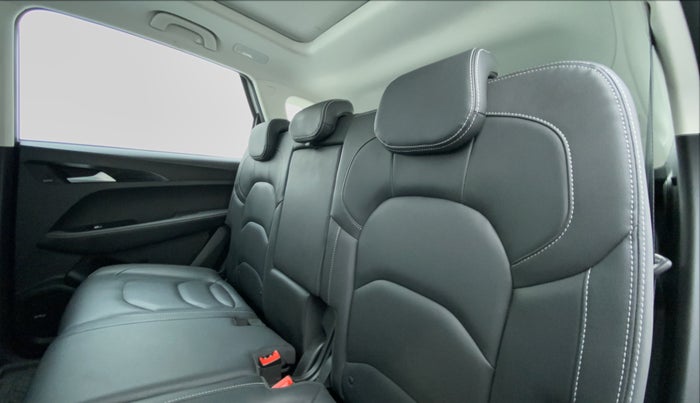 2019 MG HECTOR SHARP DCT PETROL, Petrol, Automatic, 35,582 km, Right Side Rear Door Cabin