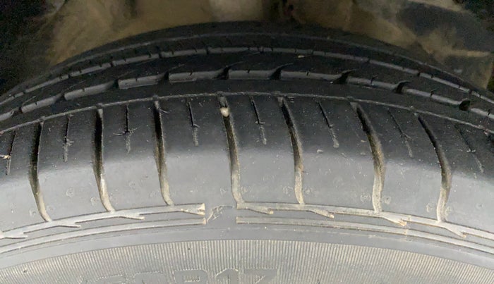 2019 MG HECTOR SHARP DCT PETROL, Petrol, Automatic, 35,582 km, Right Front Tyre Tread