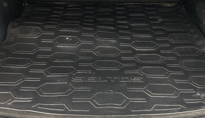 2020 KIA SELTOS HTX IVT 1.5 PETROL, Petrol, Automatic, 1,05,627 km, Boot Inside