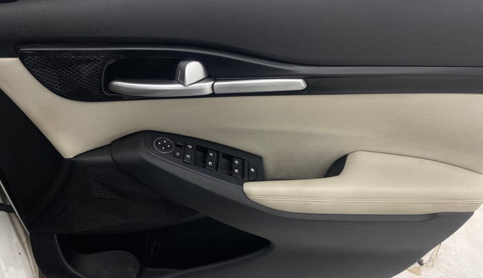 2020 KIA SELTOS HTX IVT 1.5 PETROL, Petrol, Automatic, 1,05,627 km, Driver Side Door Panels Control