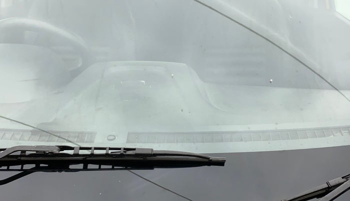 2017 Maruti Vitara Brezza ZDI, Diesel, Manual, 68,420 km, Front windshield - Minor spot on windshield