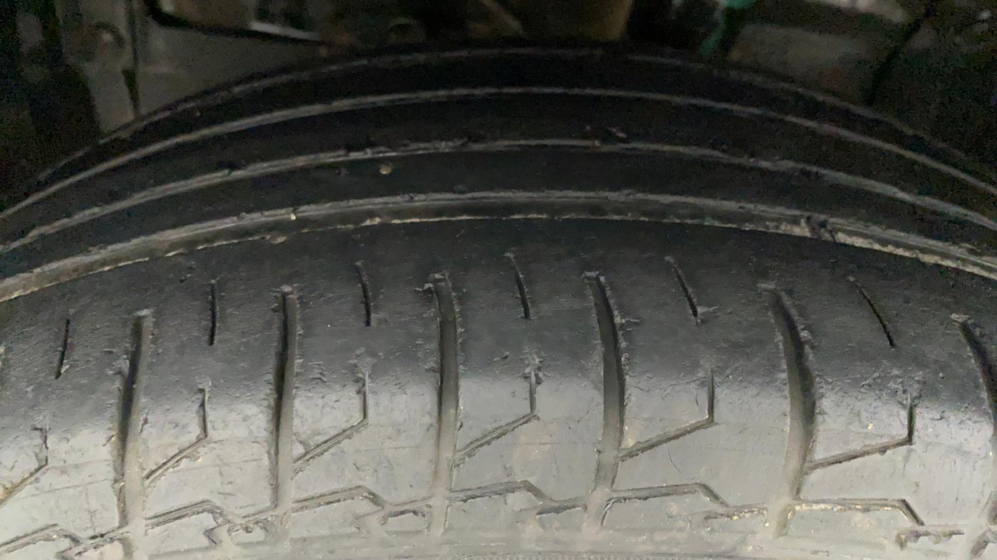 2017 Maruti Vitara Brezza ZDI, Diesel, Manual, 68,420 km, Left Front Tyre Tread