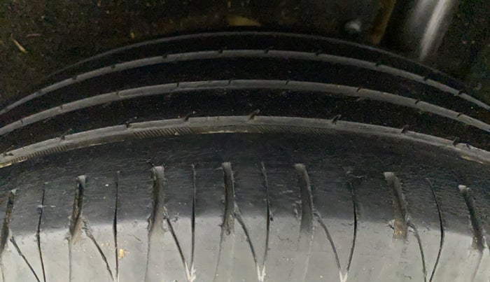 2017 Maruti Vitara Brezza ZDI, Diesel, Manual, 68,420 km, Left Rear Tyre Tread