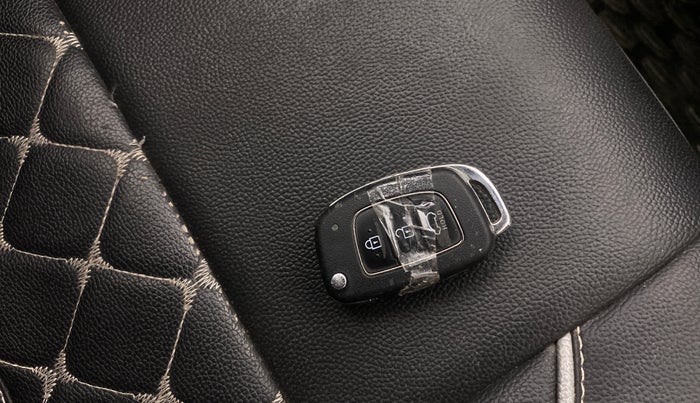 2021 Hyundai VENUE SX 1.0 TURBO IMT, Petrol, Manual, 25,736 km, Key Close Up