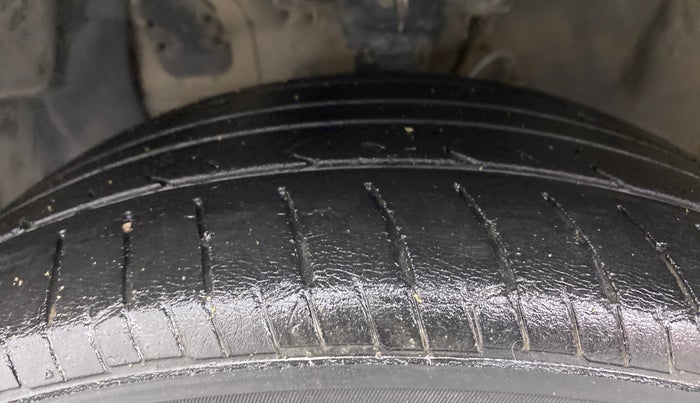 2020 Hyundai Elite i20 ASTA 1.2 (O), Petrol, Manual, 42,080 km, Left Front Tyre Tread