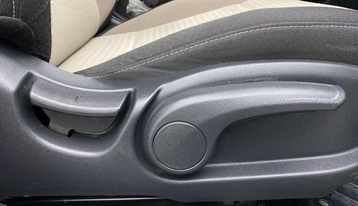 2020 Hyundai Elite i20 ASTA 1.2 (O), Petrol, Manual, 42,080 km, Driver Side Adjustment Panel