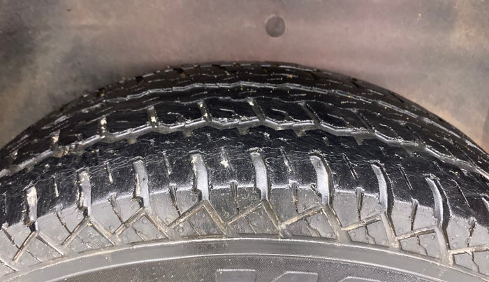 2015 Tata Sumo Gold EX, Diesel, Manual, 1,11,634 km, Right Rear Tyre Tread