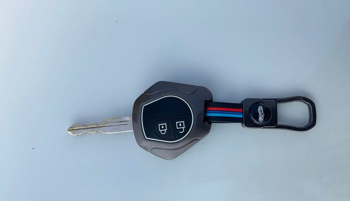 2023 Maruti Swift VXI AMT, Petrol, Automatic, 44,231 km, Key Close Up