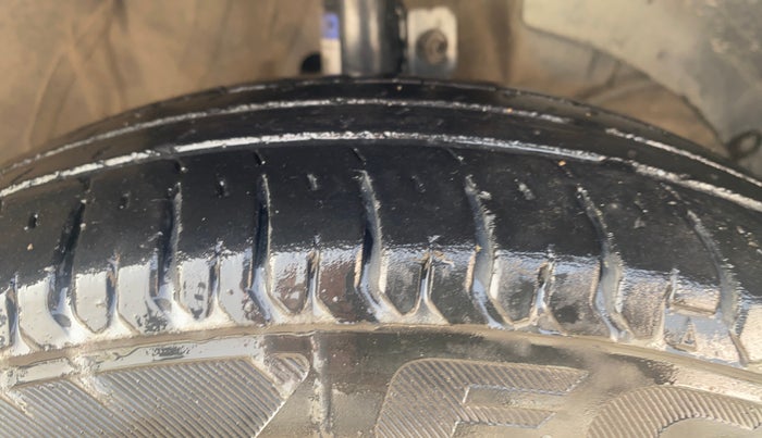 2023 Maruti Swift VXI AMT, Petrol, Automatic, 44,231 km, Right Front Tyre Tread