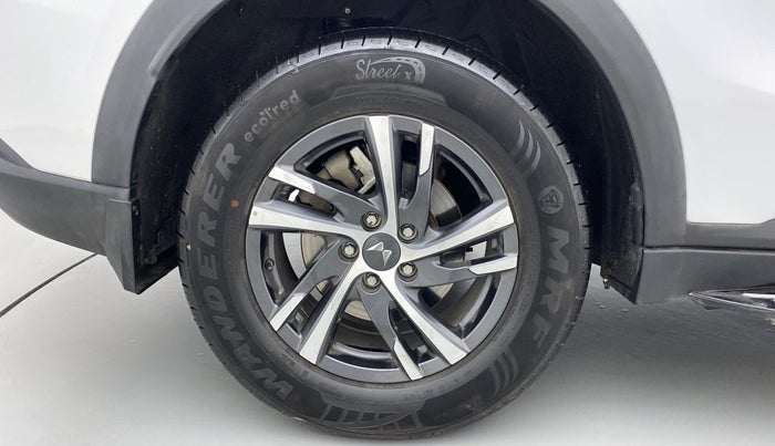 2022 Mahindra XUV700 AX 5 P MT 5 STR, Petrol, Manual, 10,488 km, Right Rear Wheel