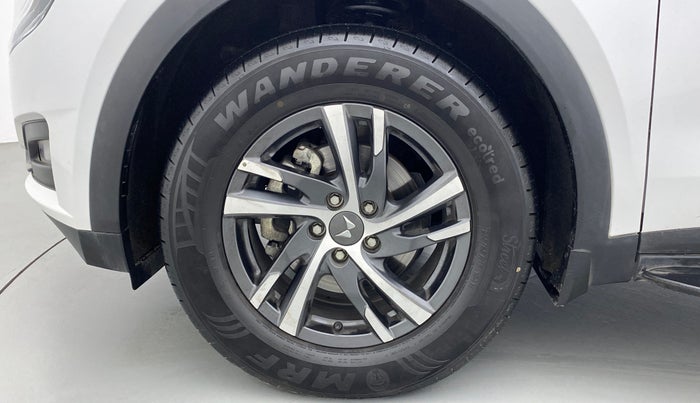 2022 Mahindra XUV700 AX 5 P MT 5 STR, Petrol, Manual, 10,488 km, Left Front Wheel