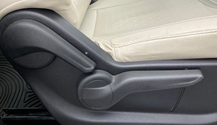 2022 Mahindra XUV700 AX 5 P MT 5 STR, Petrol, Manual, 10,488 km, Driver Side Adjustment Panel