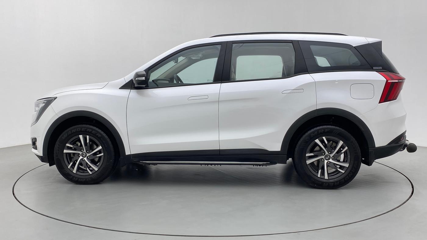 2022 Mahindra XUV700 AX 5 P MT 5 STR, Petrol, Manual, 10,488 km, Left Side